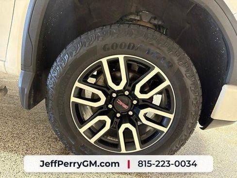 Used 2021 GMC Sierra 1500 AT4 w/ AT4 Premium Package AWD/4WD image 32