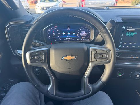 Used 2024 Chevrolet Silverado 1500 LT image 16