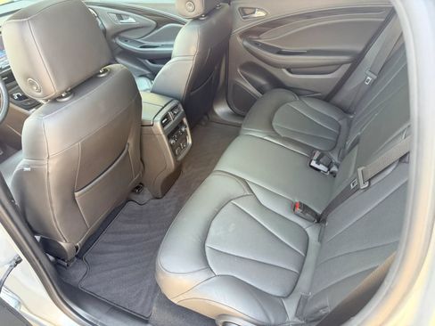 Used 2019 Buick Envision Essence FWD image 21