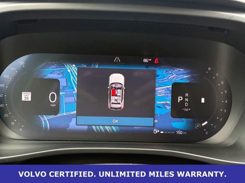 Certified 2025 Volvo XC40 B5 Plus AWD/4WD image 17