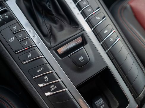 Used 2020 Porsche Macan S image 19