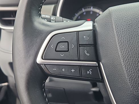 Used 2022 Toyota Highlander XLE AWD/4WD image 17