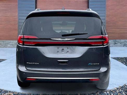 Used 2021 Chrysler Pacifica Touring-L image 4