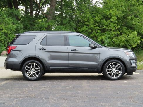 Used 2017 Ford Explorer Sport w/ Equipment Group 401A AWD/4WD image 2