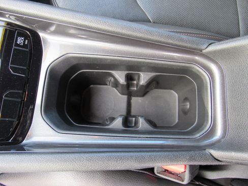 Used 2023 Jeep Compass Latitude image 32