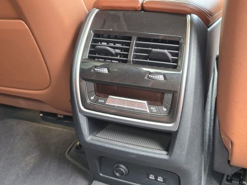 Used 2023 BMW X7 xDrive40i AWD/4WD image 27