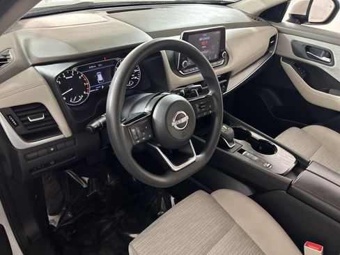 Used 2023 Nissan Rogue SV image 11