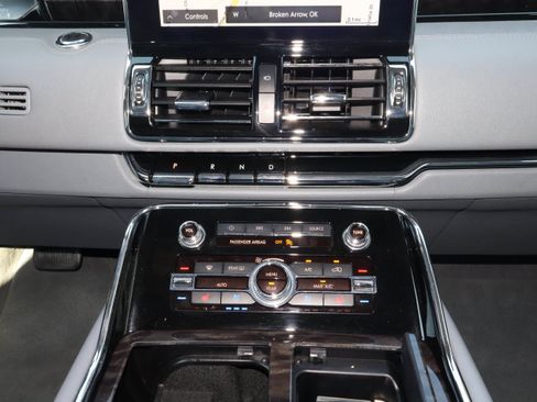 Used 2021 Lincoln Navigator Reserve AWD/4WD image 24