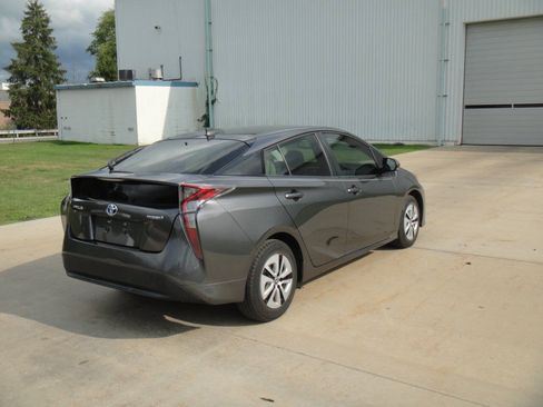 Used 2017 Toyota Prius Four FWD image 6