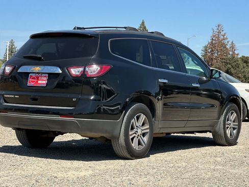Used 2017 Chevrolet Traverse LT AWD/4WD image 3