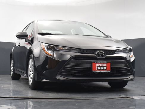 Used 2025 Toyota Corolla LE FWD image 28