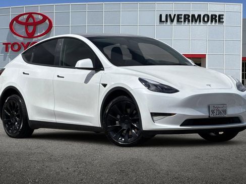 Used 2023 Tesla Model Y Long Range AWD/4WD image 2