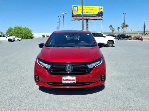 Used 2023 Honda Odyssey Sport image 3
