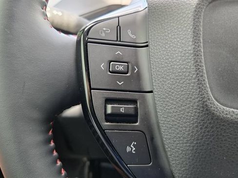 Used 2025 Toyota Prius Plug-In Hybrid FWD image 22