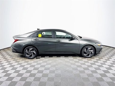 New 2025 Hyundai Elantra SEL image 8