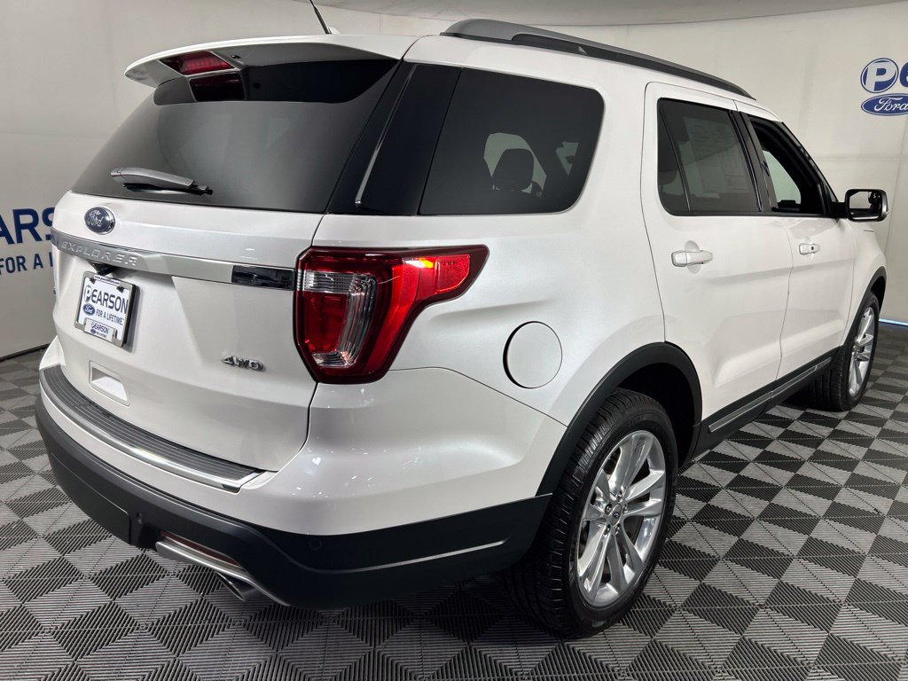 Used 2018 Ford Explorer XLT w/ Equipment Group 202A AWD/4WD image 6