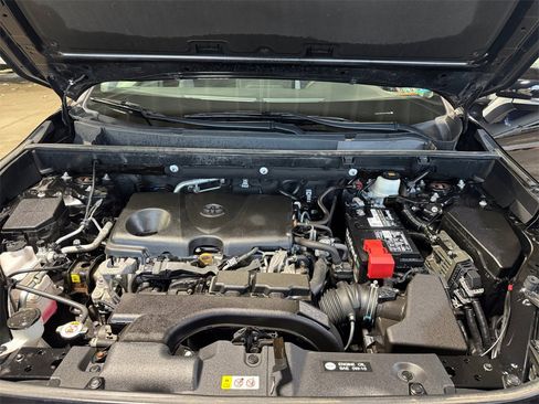 Used 2020 Toyota RAV4 XLE image 27