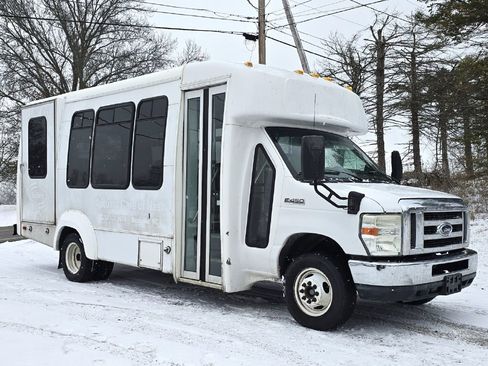 Used 2011 Ford E-450 and Econoline 450 Super Duty w/ Shuttle Bus Prep Pkg image 7