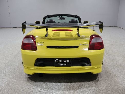 Used 2001 Toyota MR2 RWD image 3