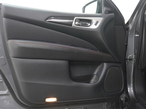 Used 2020 Nissan Pathfinder SL image 20