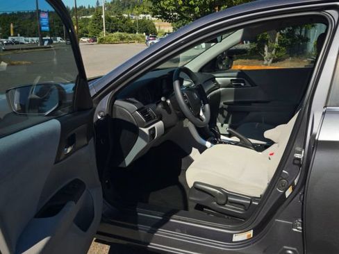 Used 2013 Honda Accord LX image 9
