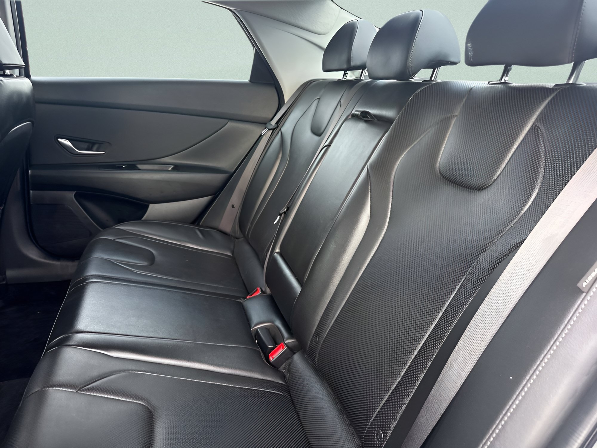 Used 2025 Hyundai Elantra Limited FWD image 19
