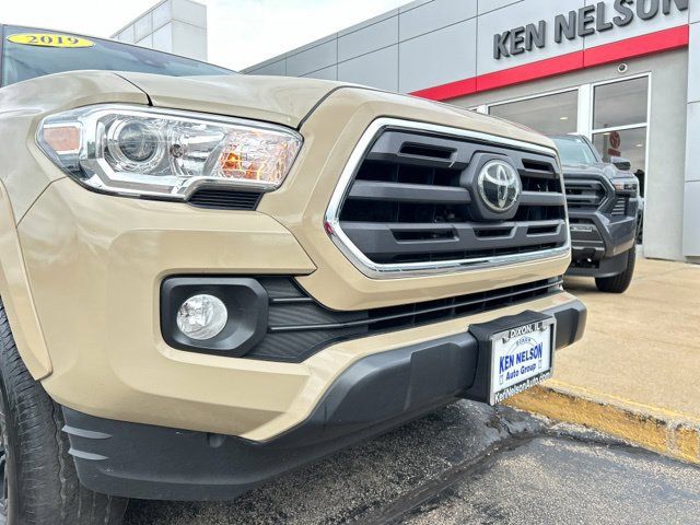 Used 2019 Toyota Tacoma SR5 AWD/4WD image 4