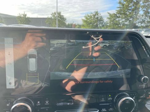 New 2025 Toyota Highlander Platinum image 40