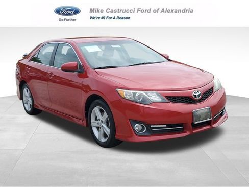 Used 2014 Toyota Camry SE FWD image 1