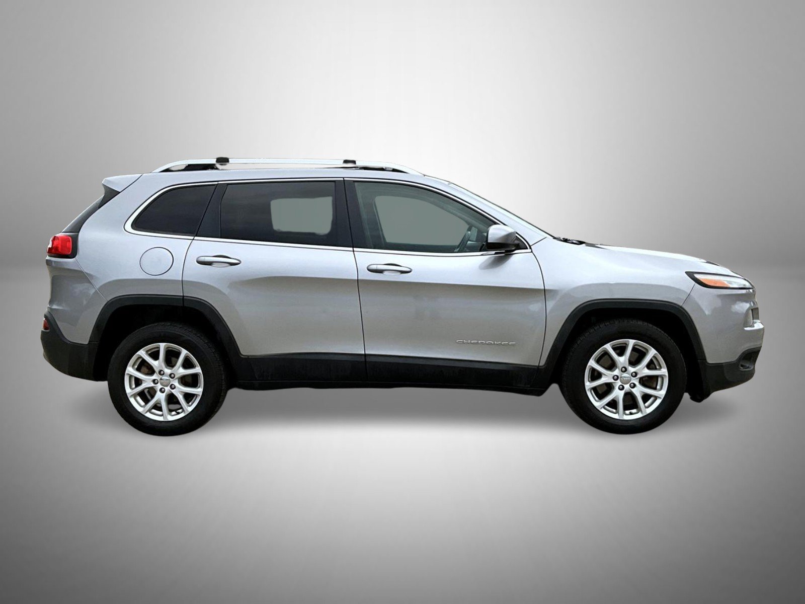 Used 2016 Jeep Cherokee Latitude w/ Cold Weather Group FWD image 4