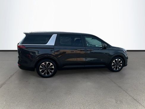 Used 2024 Kia Carnival EX FWD image 8