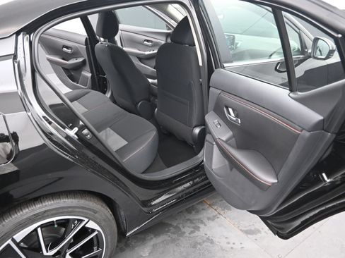 Certified 2025 Nissan Sentra SR FWD image 17