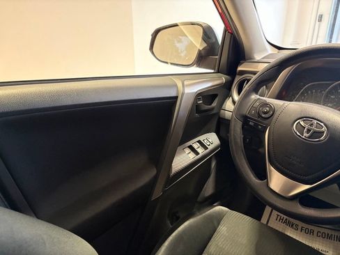 Used 2015 Toyota RAV4 LE AWD/4WD image 32