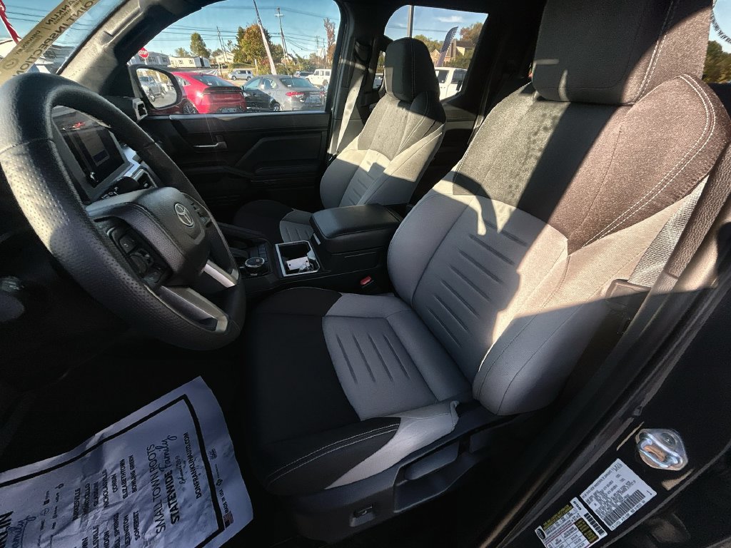 Used 2025 Toyota Tacoma TRD Sport AWD/4WD image 17