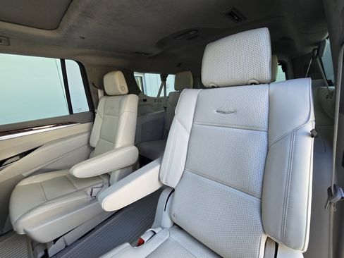 New 2026 Cadillac Escalade ESV Platinum Sport w/ LPO, ONYX Package image 16