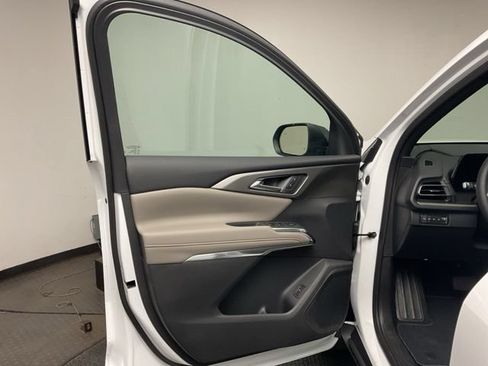 New 2026 Chevrolet Traverse LT w/ Sun and Wheel Package AWD/4WD image 9