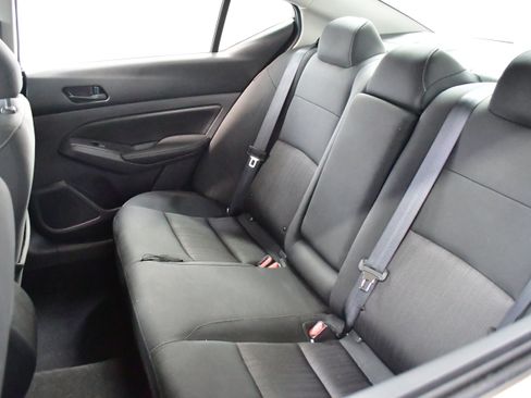 Used 2025 Nissan Altima 2.5 SV FWD image 10