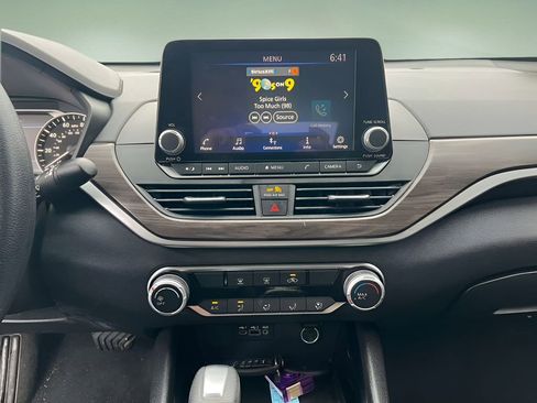 Used 2024 Nissan Altima 2.5 SV image 17