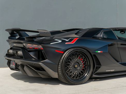 Used 2020 Lamborghini Aventador SVJ AWD/4WD image 42