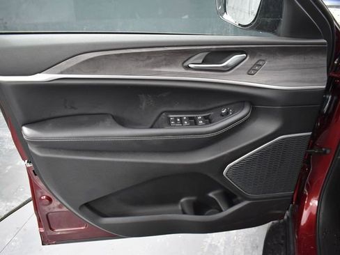 New 2025 Jeep Grand Cherokee Limited w/ Black Appearance Package image 12