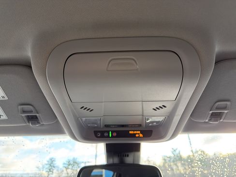 Used 2022 GMC Terrain SLE w/ Driver Convenience Package image 17