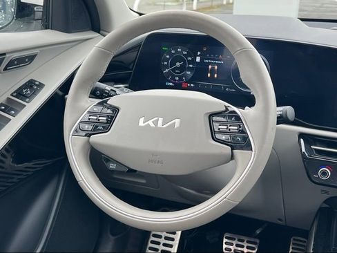Certified 2024 Kia Niro Wave w/ Wave Preserve Package image 16