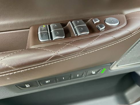 Used 2022 BMW 750i xDrive w/ Luxury Rear Seating Package image 11