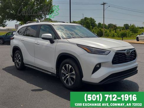 Certified 2025 Toyota Highlander XLE AWD/4WD image 3