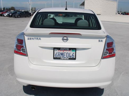Used 2010 Nissan Sentra 2.0 SR w/ Convenience Pkg FWD image 4
