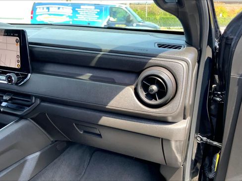 Used 2023 Chevrolet Colorado Trail Boss w/ Technology Package AWD/4WD image 17
