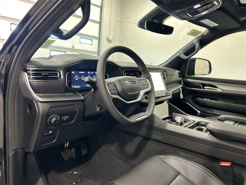 New 2026 Jeep Grand Wagoneer Limited image 18
