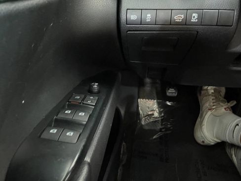 Used 2020 Toyota Camry SE image 39