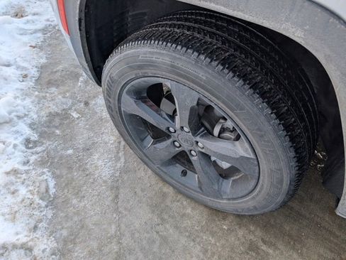 Used 2023 Jeep Grand Cherokee Altitude image 8