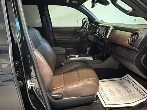 Used 2021 Toyota Tacoma Limited AWD/4WD image 34